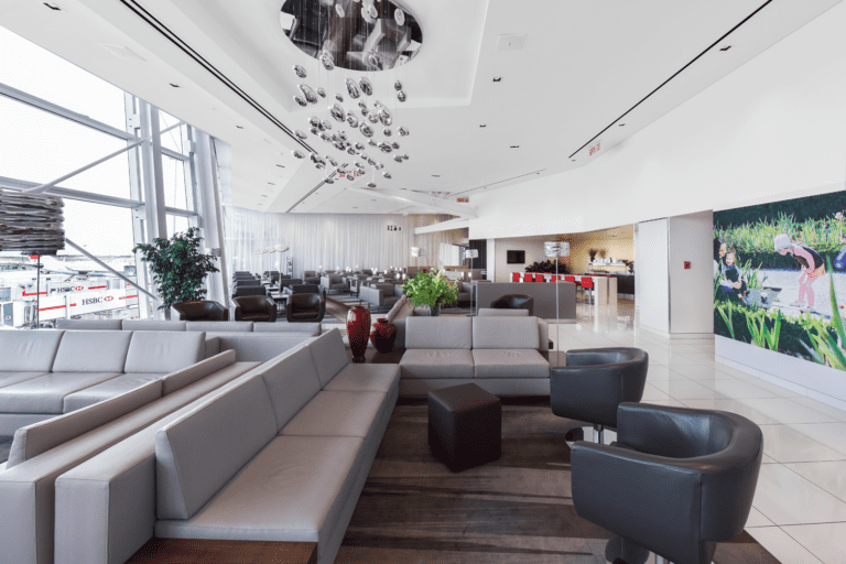 Credit Cards which offer Free Airport Lounge Access (updated October 12, 2023)